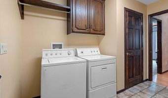 923 W WINDTREE Dr, Appleton, WI 54914