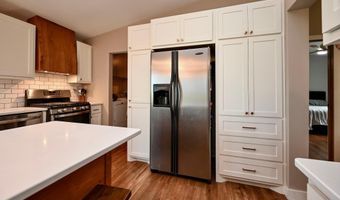 206 Park Ave, Altura, MN 55910