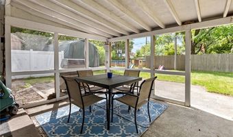 82 Vera St, Warwick, RI 02886