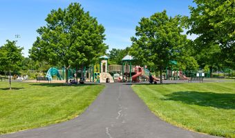 2550 FARMSTEAD Dr, Rockville, MD 20850