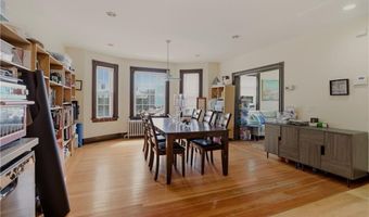 82 Van Zandt Ave, Newport, RI 02840
