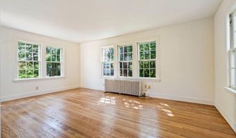 5 Phillips Rd, Falmouth, ME 04105