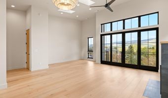 138 Clear Creek Dr, Ashland, OR 97520
