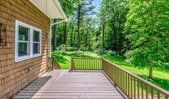 4 Pineway Dr, Auburn, ME 04210