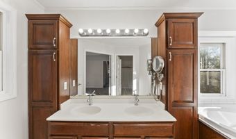 704 Cherry Brook Rd, Canton, CT 06019