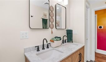 239 Richmond Dr, Warwick, RI 02888