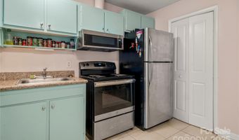 3130 Erskine Dr, Charlotte, NC 28205