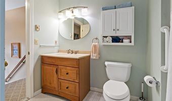 413 North Ln, Bristol, RI 02809