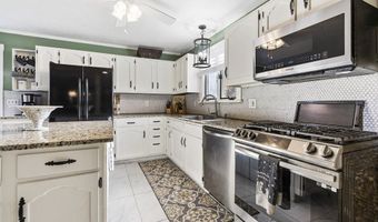 648 Plymouth St, Abington, MA 02351