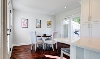 18 Sylvan Ter, Newport, RI 02840