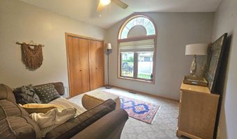 2510 Bobbie Dr, Aberdeen, SD 57401