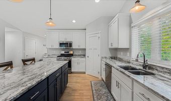 423 Old Glory Dr NE, Alexandria, MN 56308