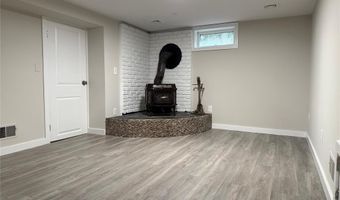 41 Woods Ave, Bergenfield, NJ 07621