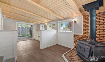 7566 S Valley Heights Dr, Boise, ID 83709