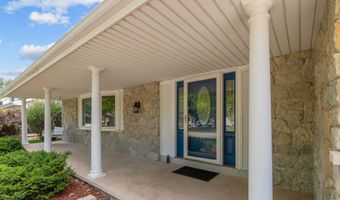 1330 N BRIARCLIFF Dr, Appleton, WI 54915
