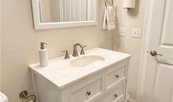 227 Thames St 1, Bristol, RI 02809