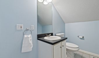 33 Roxbury Ct, Cheshire, CT 06410