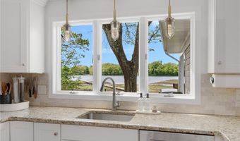 45 Meadowbrook Dr, Barrington, RI 02806
