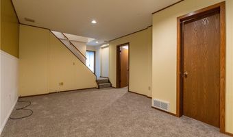 1925 Quayle Dr, Akron, OH 44312