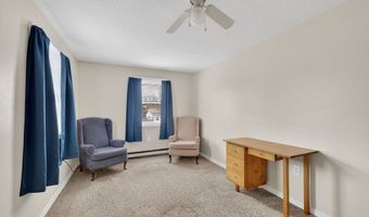 22 Connecticut Ave, Middletown, RI 02842