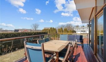 10 Ocean View Dr, Middletown, RI 02842