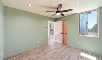 102 Spanish Peaks Rd, Arroyo Hondo, NM 87513
