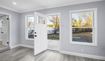 4 Somerset Rd N, Amityville, NY 11701