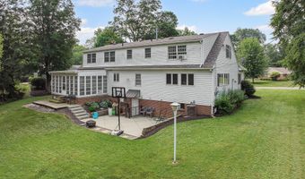 1527 Glenking Ln, Alliance, OH 44601