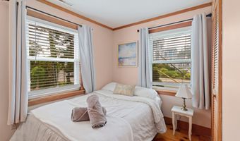 15 River Rd, Branford, CT 06405