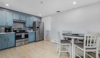 384 Valley Rd, Middletown, RI 02842