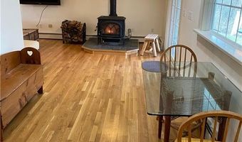 32 Wilbur Rd, Lincoln, RI 02865