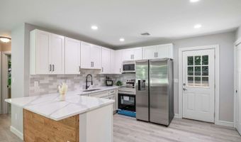 5 Fawn Rd, Alloway, NJ 07422