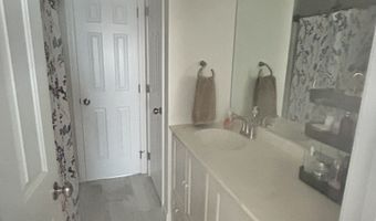 3 Founders Rd 3, Clinton, CT 06413