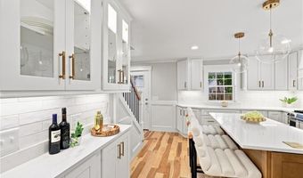 40 Congregational St, Bristol, RI 02809