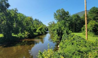 30 River Rd, Arlington, VT 05250