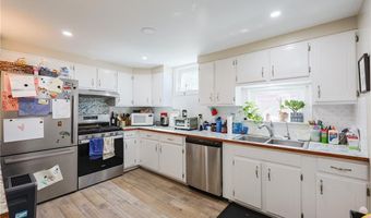 8 Lawrence St, Cumberland, RI 02864