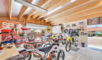 13931 Falling Leaf Rd, Apple Valley, CA 92307
