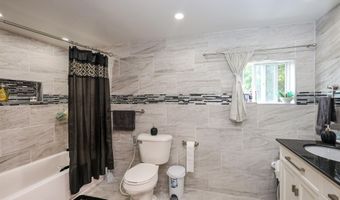 304 Oak St, Angola, IN 46703