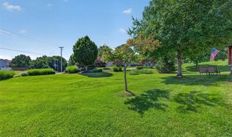 812 Whispering Village Cir, Ballwin, MO 63021