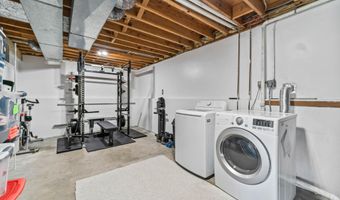 2401 White Oak Dr, Ames, IA 50014