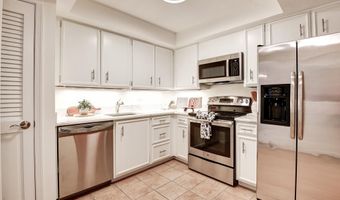 1101 S ARLINGTON RIDGE Rd S 208, Arlington, VA 22202