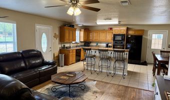 606 S Hubbard St, Alvord, TX 76225