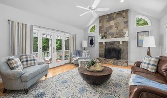 4 Brookfield Ct, East Greenwich, RI 02818