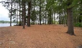 8 Winterberry Dr, Coventry, RI 02816