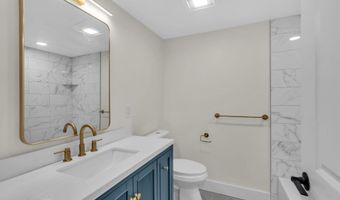 16 Larboard St, Beachwood, NJ 08722