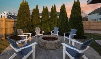 81 S Pier Rd, Narragansett, RI 02882