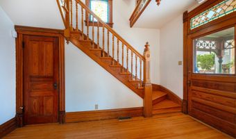 302 S Main St, Algonquin, IL 60102
