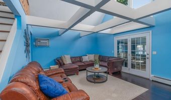 76 Midvale Ave, Cranston, RI 02920