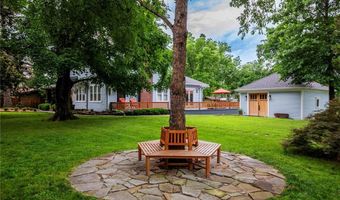 901 McCollum Dr, Bentonville, AR 72712