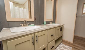 3 Back Rd, Abbot, ME 04406